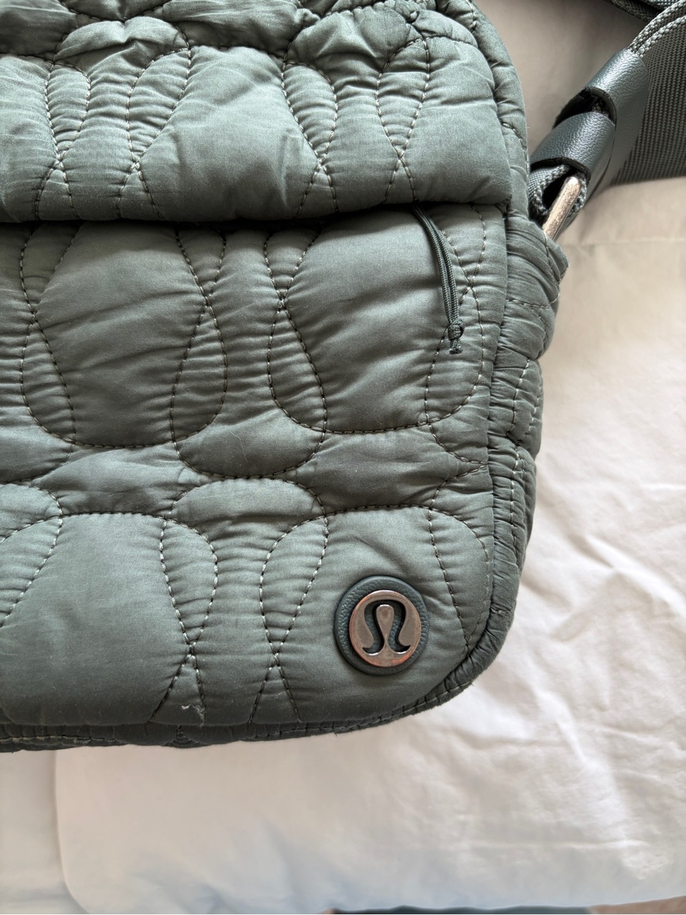 Lululemon Quilted Embrace Crossbody Bag Dark Green - Picture 8 of 12
